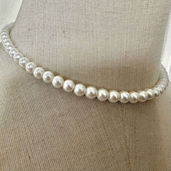 Faux pearl single strand choker necklace - Picture 2 of 4